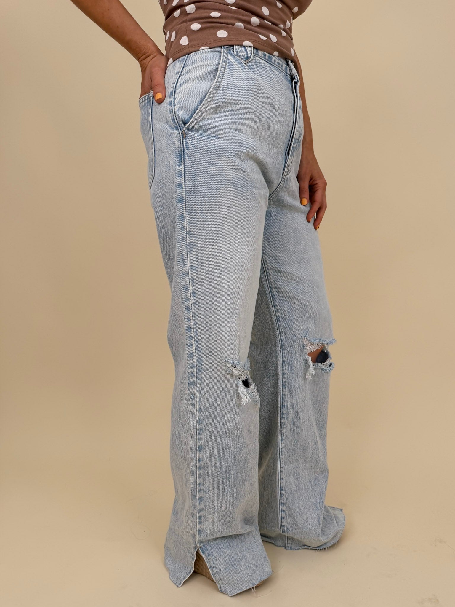Christina Jeans in light acid wash with wide leg silhouette and distressed knee cutouts — Paper Doll