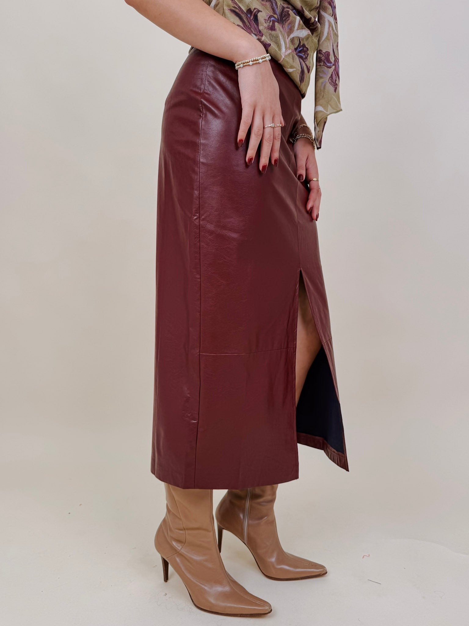 Hailey Midi Skirt in burgundy faux leather with front slit — Paper Doll