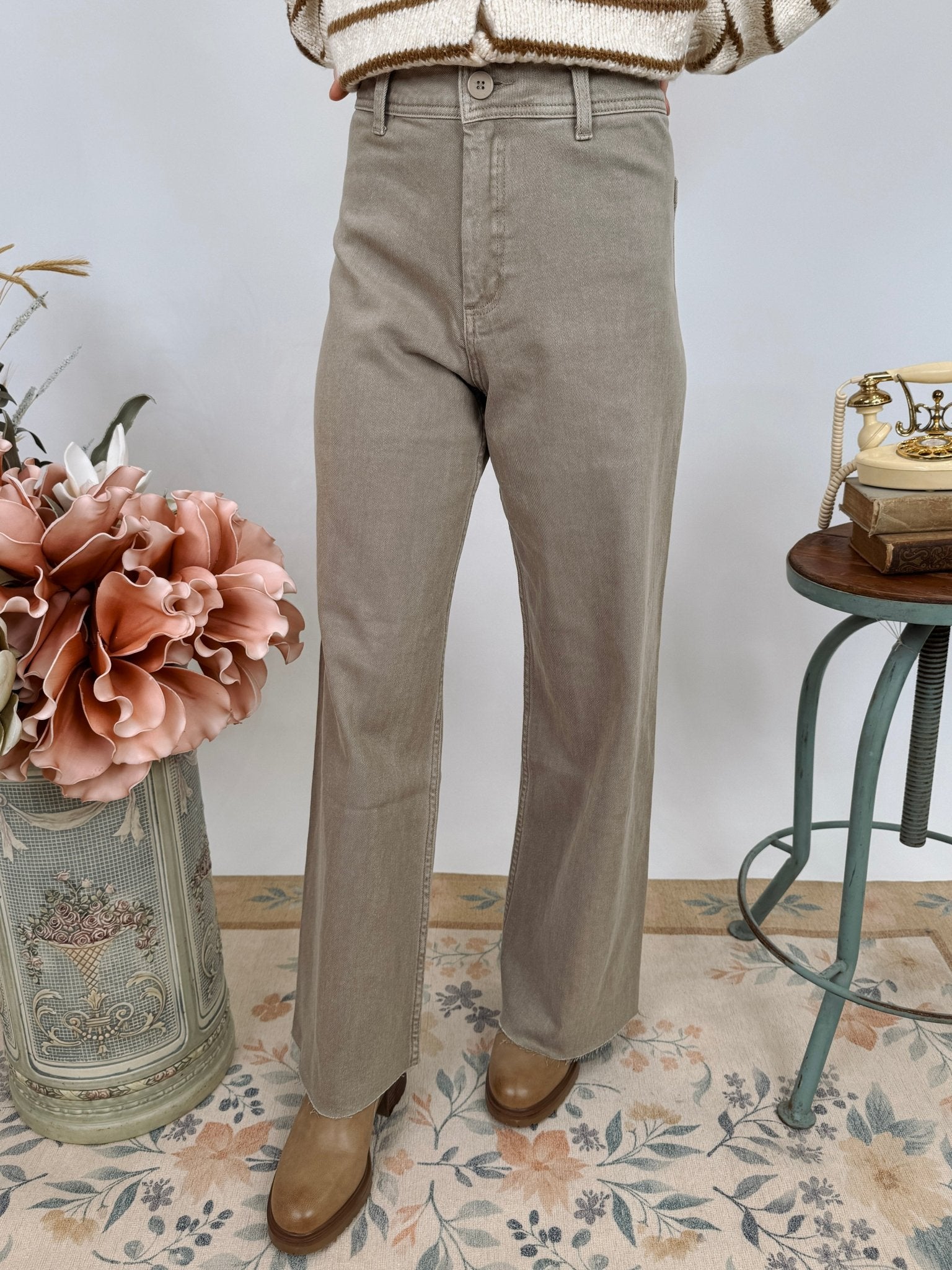 Edith Pant - PAPER DOLL