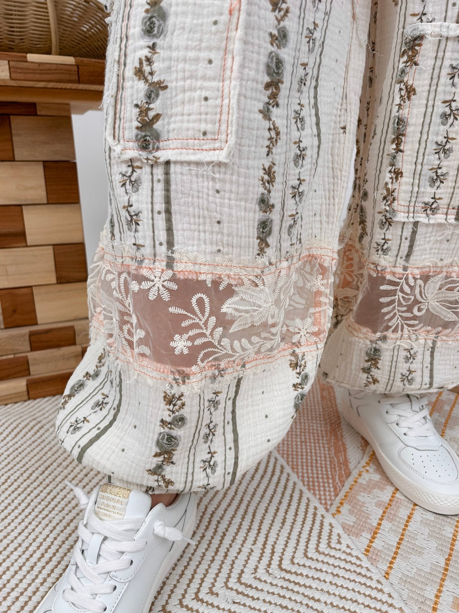 Avery Floral Detail Jogger - PAPER DOLL