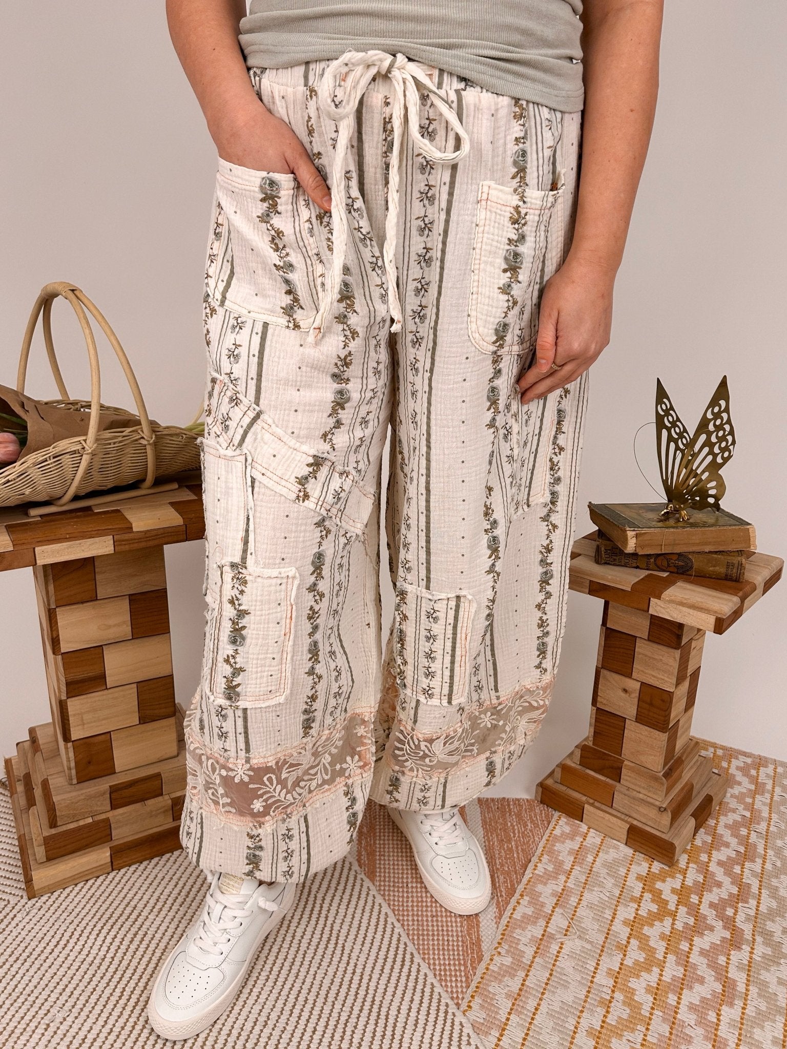 Avery Floral Detail Jogger - PAPER DOLL