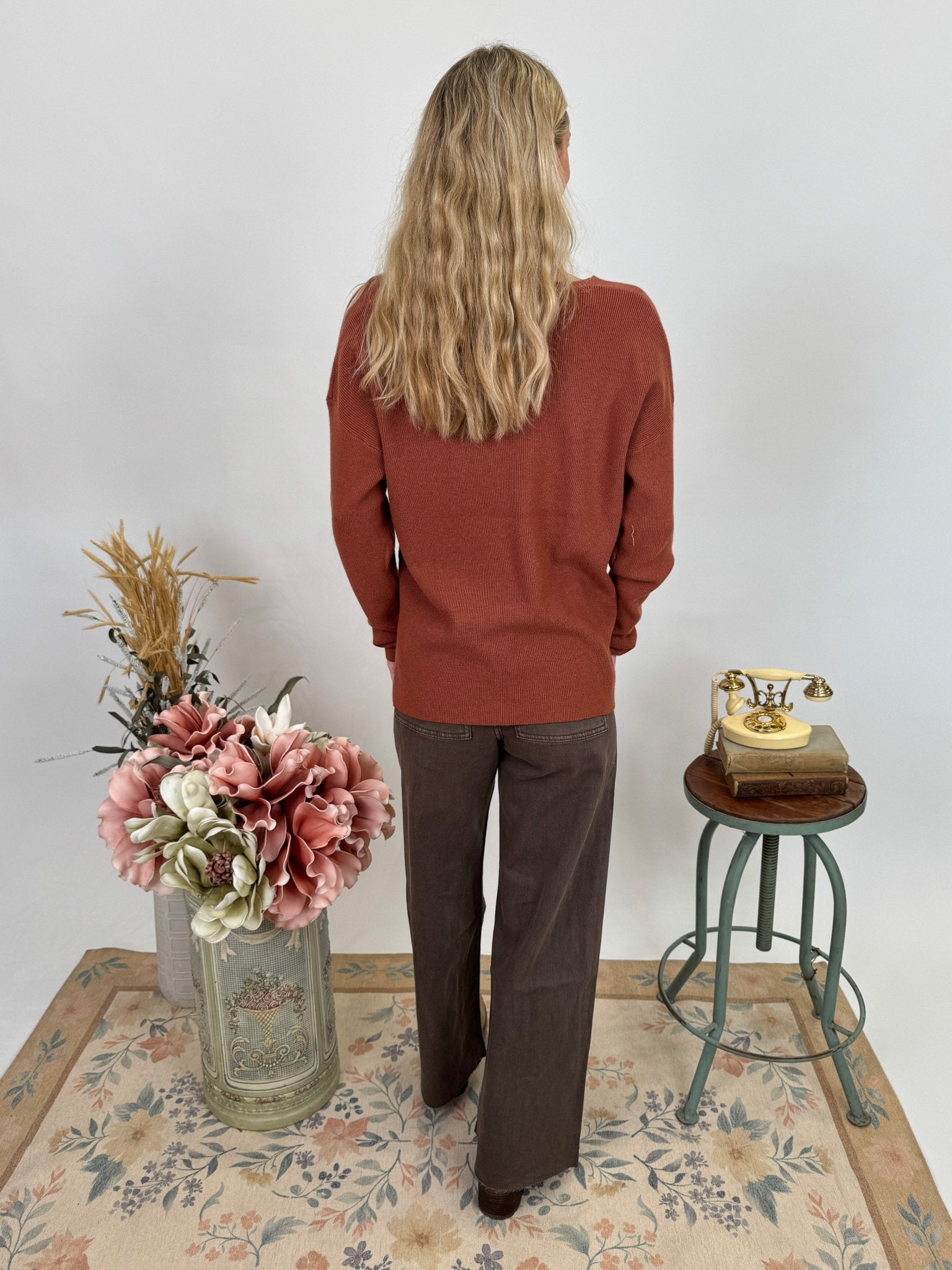 Alicia V - Neck Sweater - PAPER DOLL